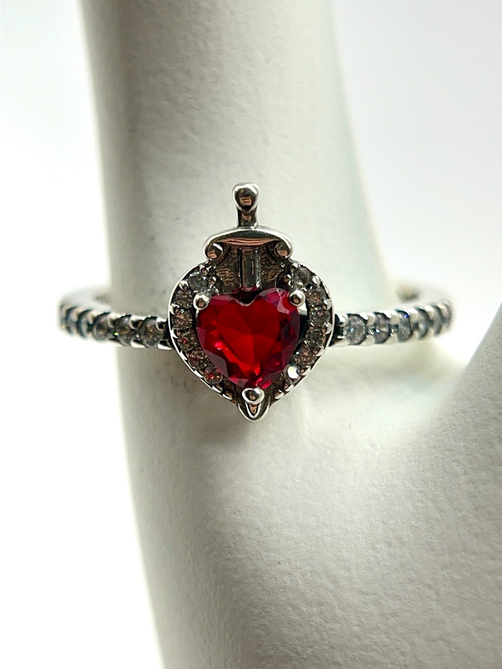 Pandora Disney Evil Queen Dagger Heart Ring S925 Silver Size 7 / 54